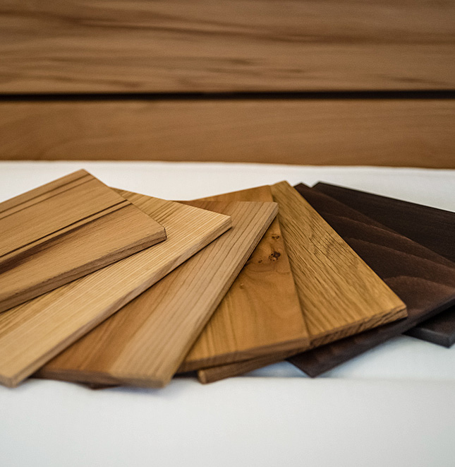 verschiedene Holztoene